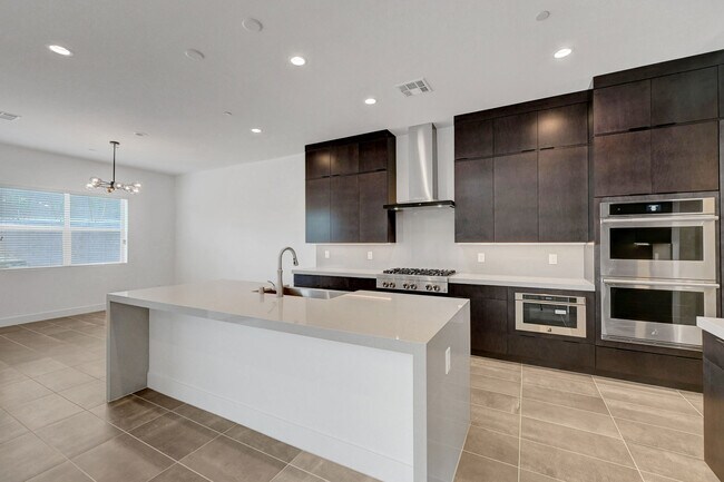 Building Photo - 281 Gandara St