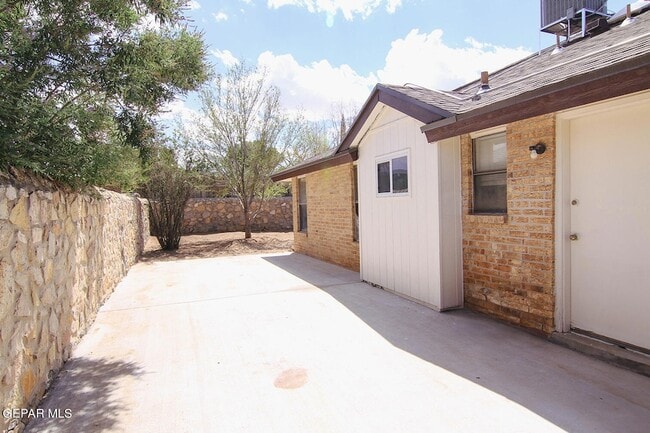Building Photo - 11532 Tom Ulozas Dr