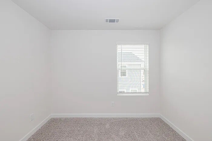 Building Photo - Room in Townhome on Bryce Ave