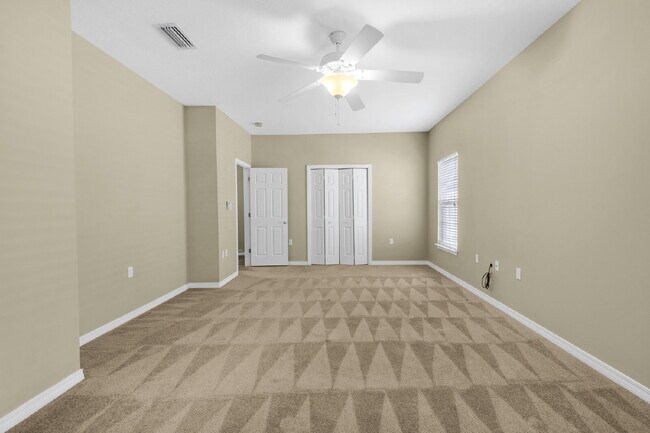 Building Photo - "Charming 3-Bedroom Townhouse Oasis in For...