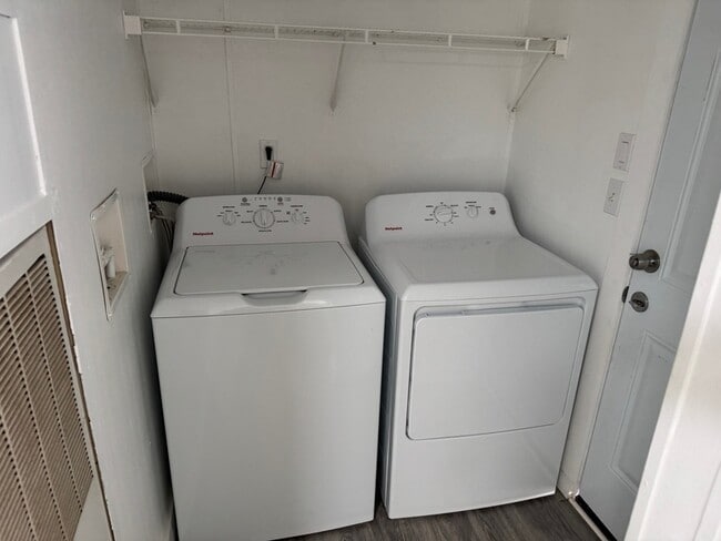 Building Photo - 205 Royal St