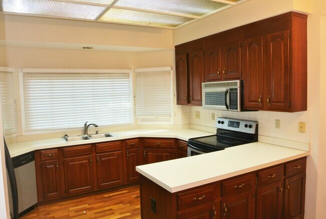 Building Photo - 2036 Hen House Dr