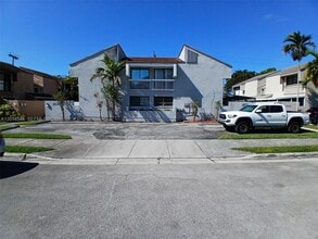 Building Photo - 15820 SW 91st Ct