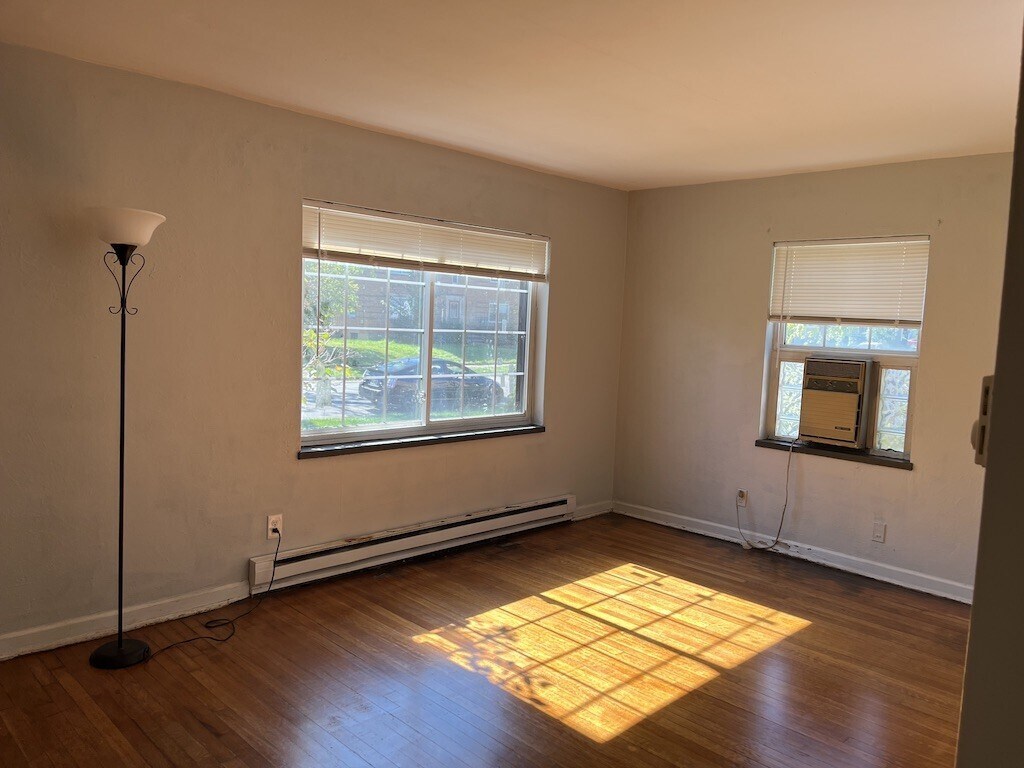 Building Photo - 539 Hadley Ave