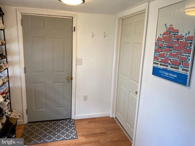 Building Photo - 359 W Main St