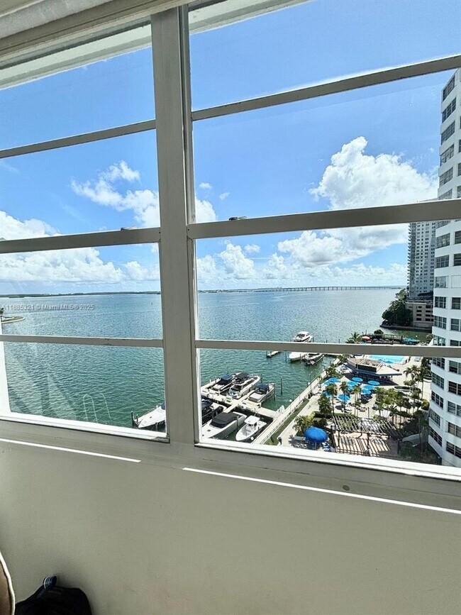 Building Photo - 801 Brickell Bay Dr