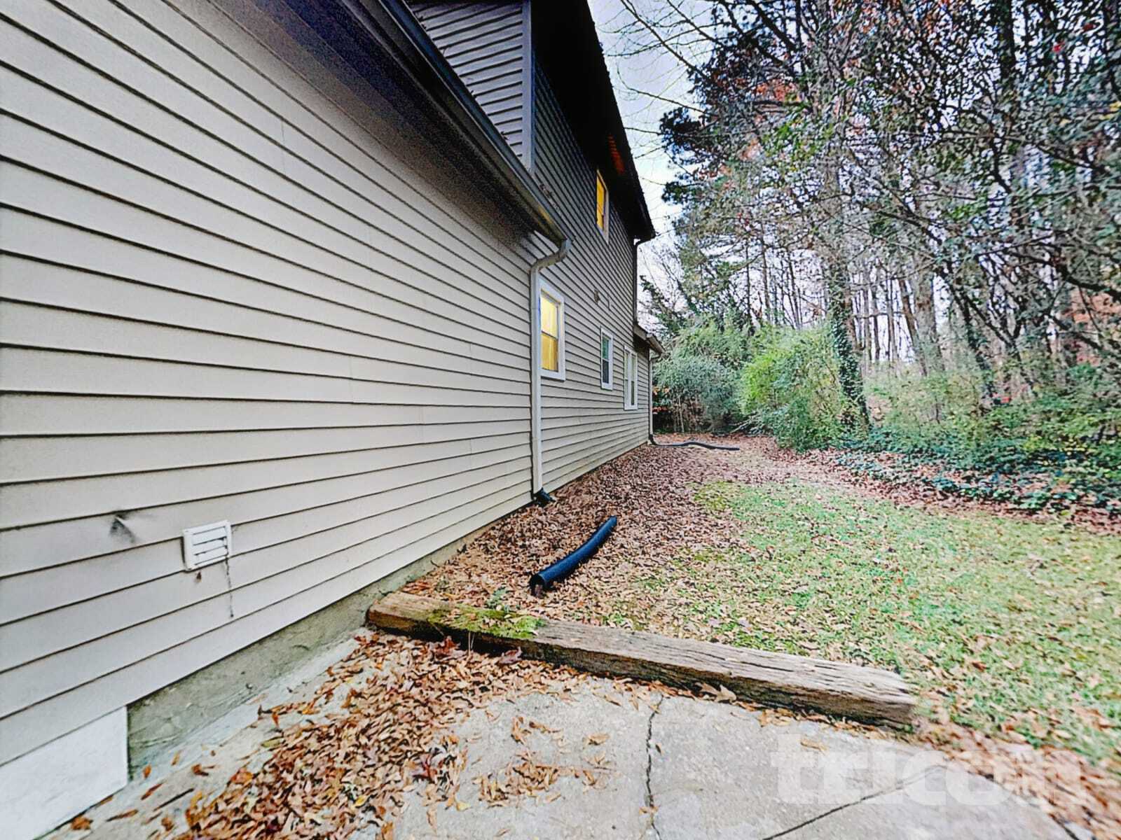 Building Photo - 2466 Red Barn Rd
