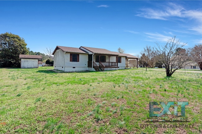 Building Photo - 3 Bedroom/2 Bathroom Home