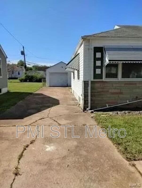 Building Photo - 8146 Rector Dr