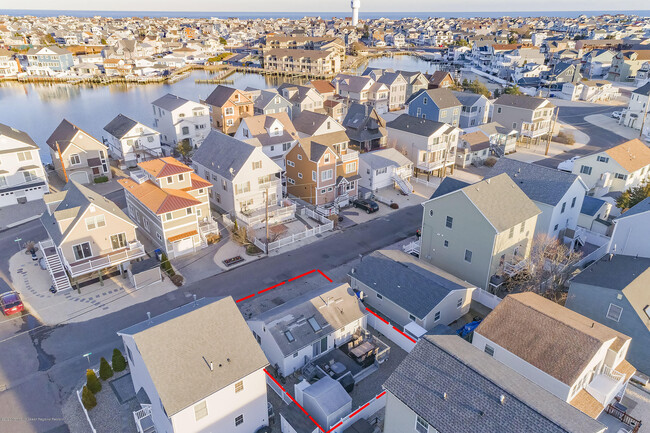 Building Photo - 11 Spindrift Rd