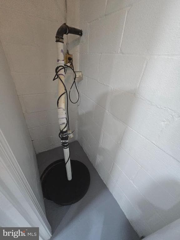 Building Photo - 4813 Lawrence St