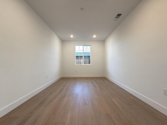 Building Photo - 2848 Dapper St