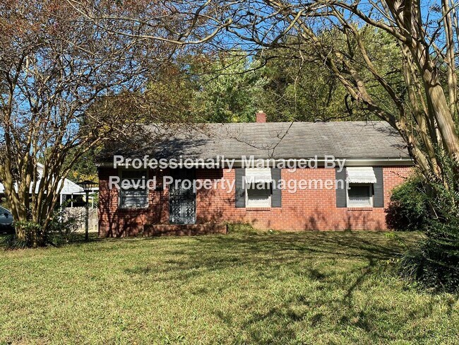 Building Photo - Large 3 bedroom home!