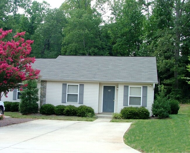Primary Photo - 118 Bogey Ln