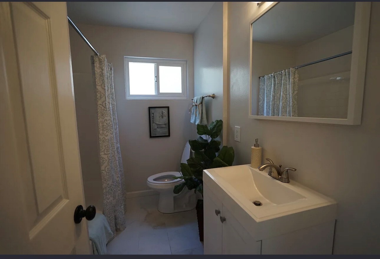 Bathroom 1 shared - 2515 Oliver Ave