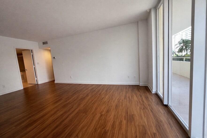 Building Photo - 5600 Collins Ave