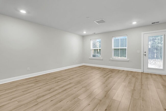 Building Photo - Gorgeous 3-Story Townhome in Park Circle | 3BR + Flex Space + Garage
