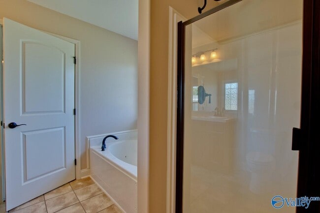 Building Photo - 5010 Montauk Trail SE