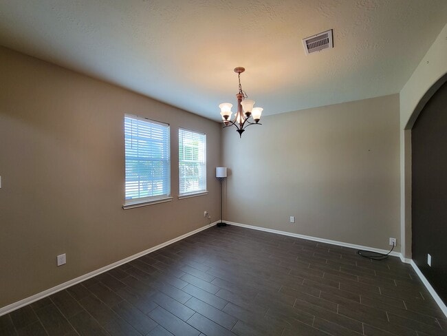 Building Photo - 805 Arlington Pointe Dr