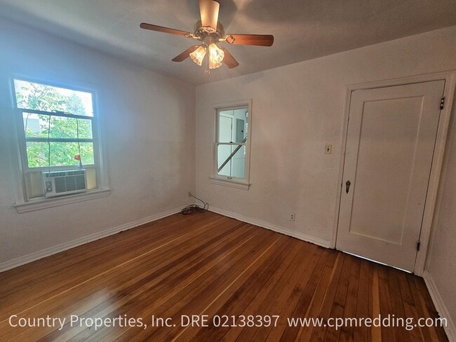 Building Photo - Available Now! Downtown 3-Bedroom with Old World Charm and Modern Amenities!