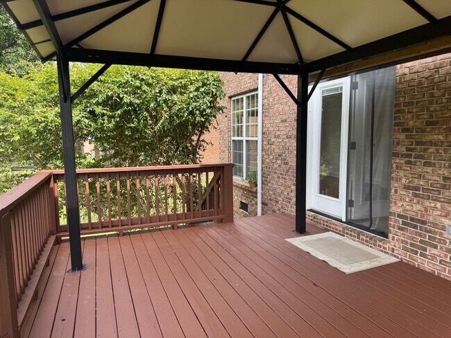 Building Photo - Brentwood 4BR Home