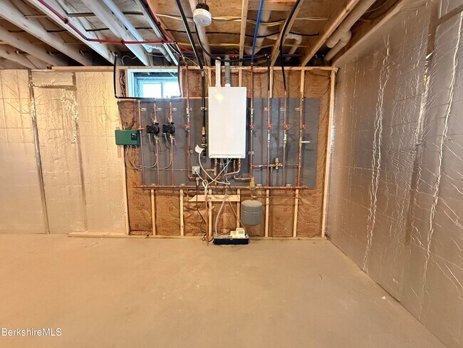 Building Photo - 40 E Hoosac St