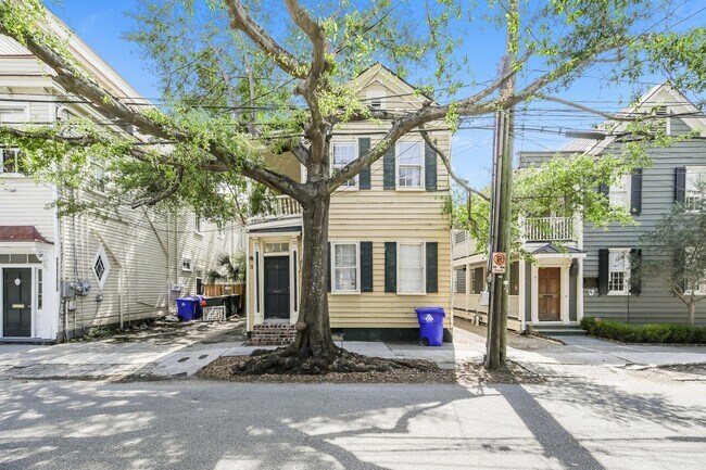 Building Photo - 1 bed / 1 bath ~ Coming October 2025