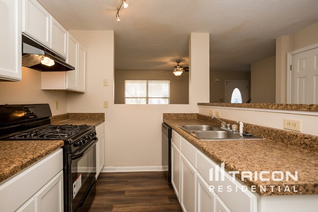 Building Photo - 815 Tramore Dr