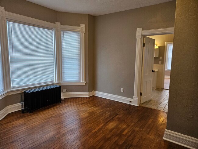 Building Photo - 1444 Main St