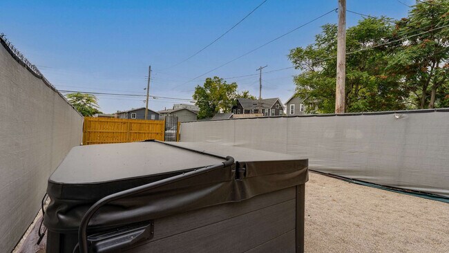 Building Photo - 1279 Indianola Ave