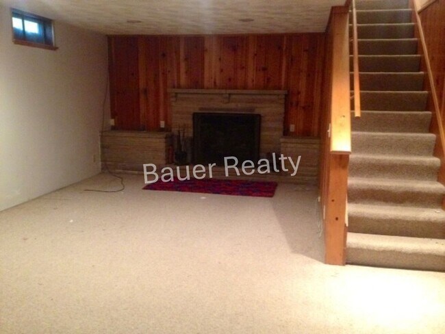 Building Photo - Three Bedroom, Southside Ashland