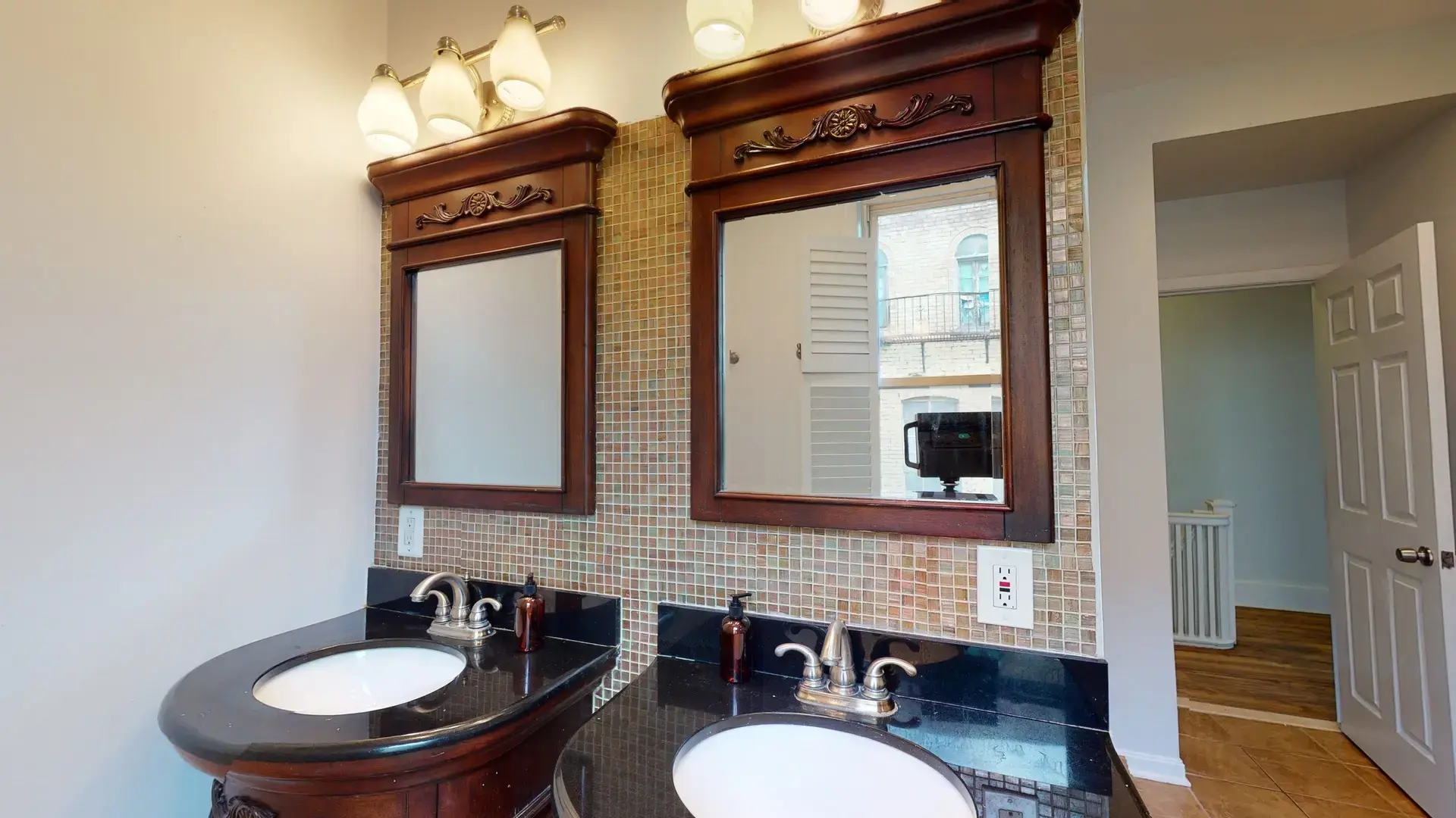 Master Ba - 1st Upper (Accessible from hall) - 439 Park Rd NW