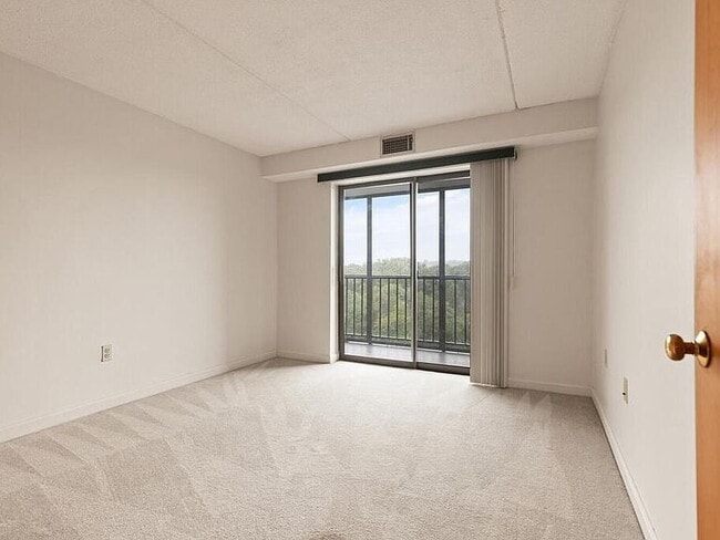 Building Photo - 100 High St