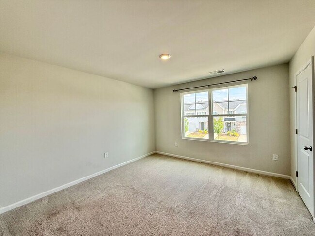 Building Photo - 5003 Tura St