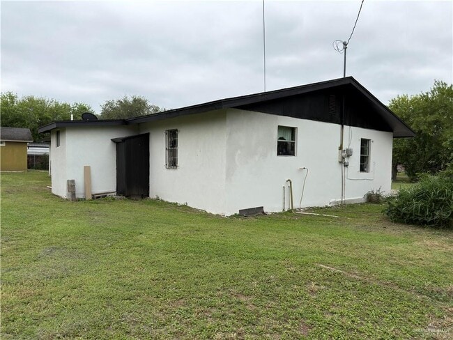 Building Photo - 18 Hidalgo St