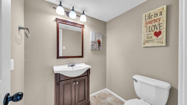 Building Photo - Find comfort, style, and convenience in this beautiful 3-bedroom home located in a desirable gate...