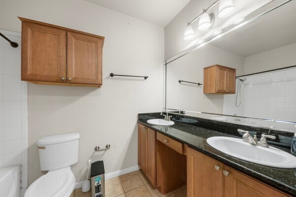Building Photo - 2255 Braeswood Park Dr