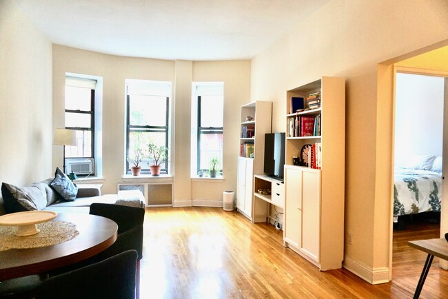 Primary Photo - 30 E 95th St