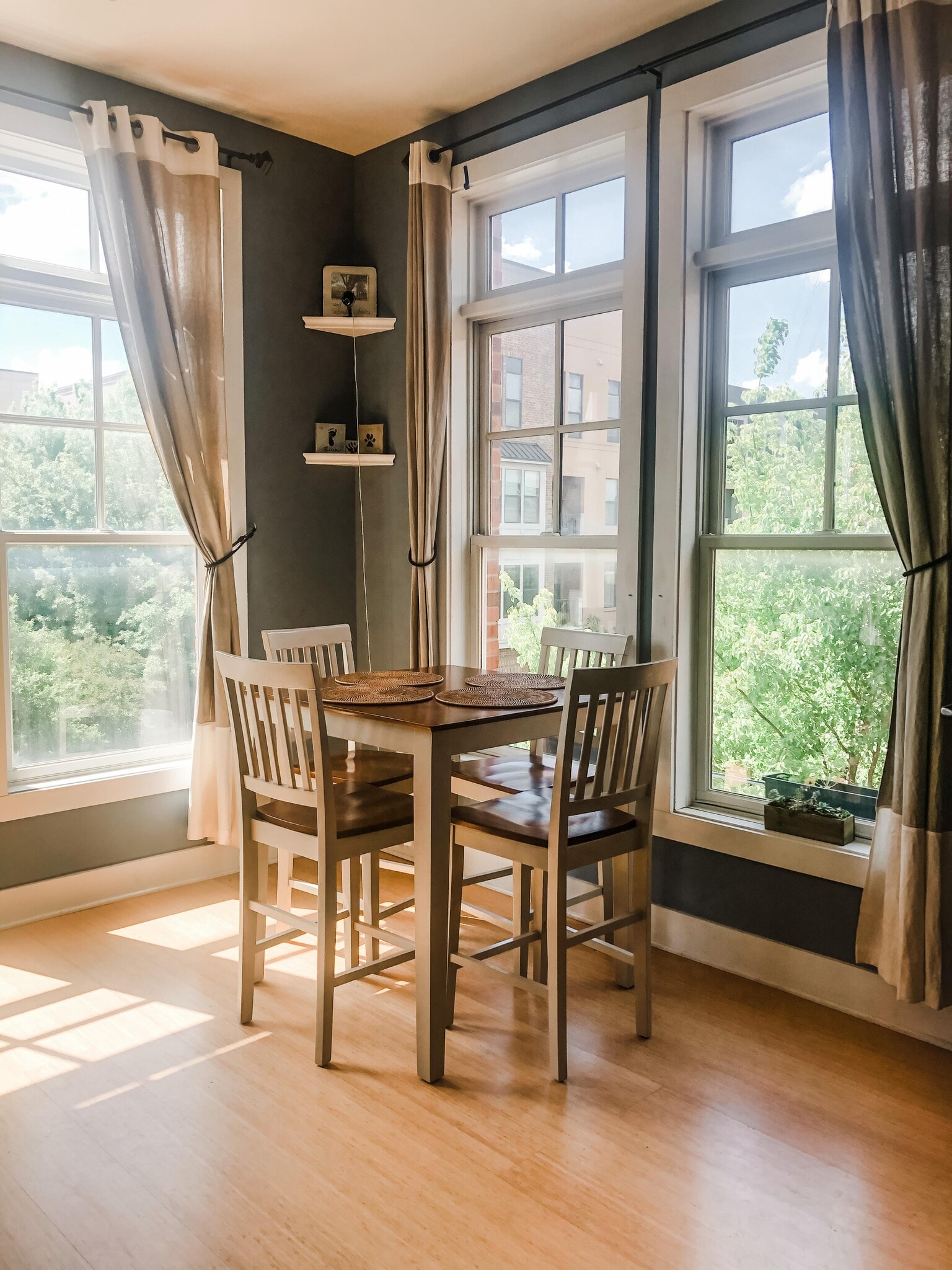 Dining area - 924 Garrett St