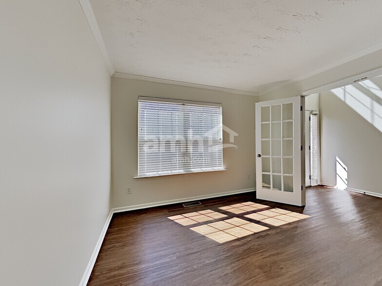 Building Photo - 872 Holly Meadow Dr