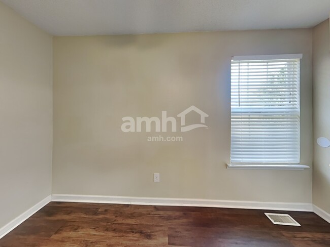 Building Photo - 104 Windy Meadow Way