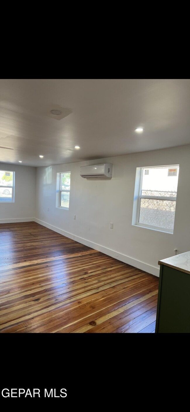 Building Photo - 716 N Glenwood St