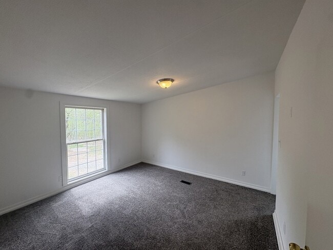 Building Photo - 3679 Rocky Glade Rd