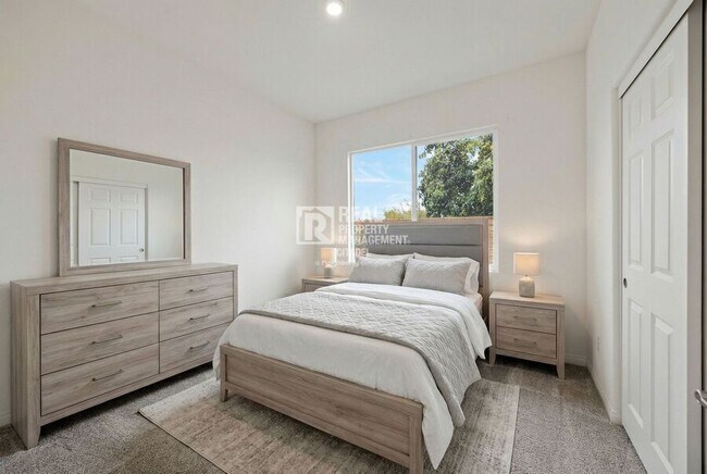 Building Photo - 365 Huntington Ct