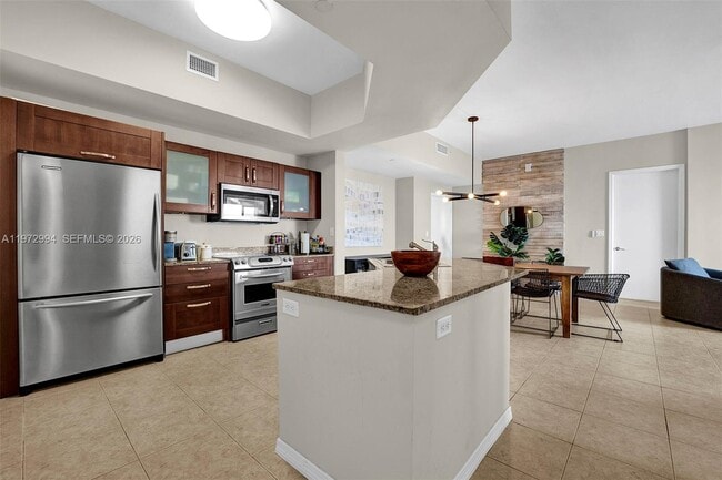 Building Photo - 20000 E Country Club Dr