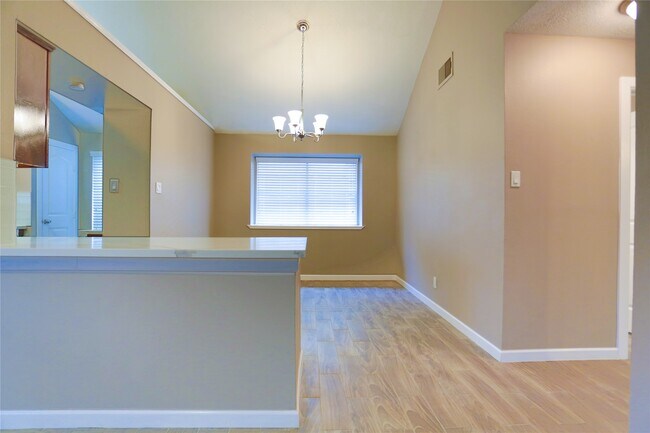 Building Photo - 7007 Glen Rosa Dr