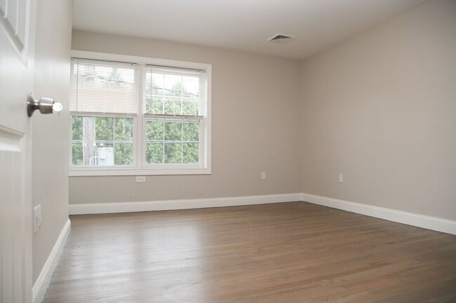 Building Photo - Newly Built 6br/3ba- Steps away from PC!