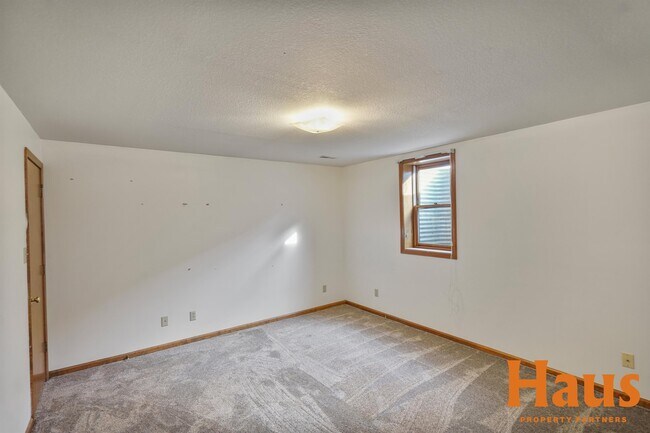 Building Photo - 1839 SE 43rd Terrace