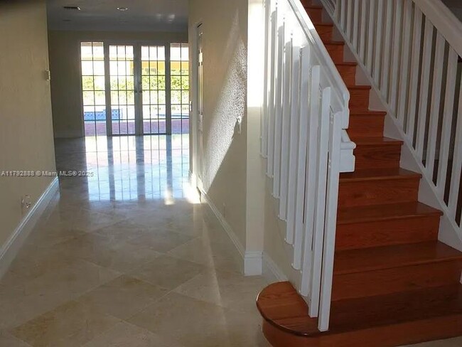Building Photo - 947 Nandina Dr