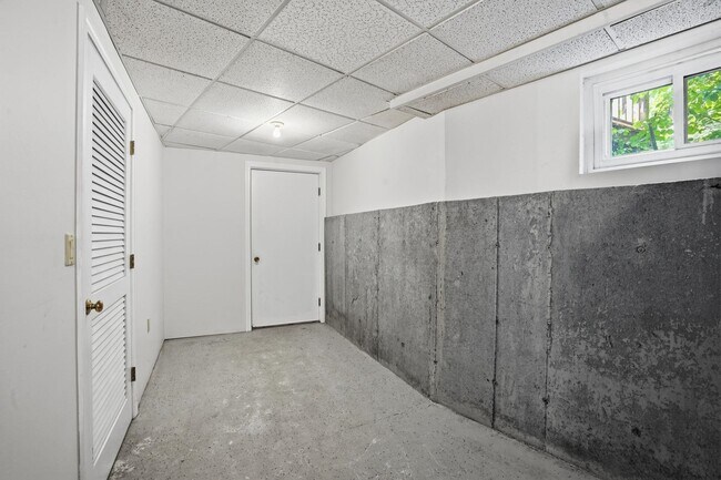 Building Photo - 278 Route 13